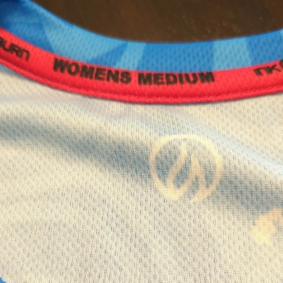 NWT! Rare Women's Blue Graphic Top - Picture 3 of 5